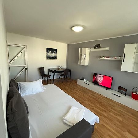Sj Apartment Tulcea Esterno foto