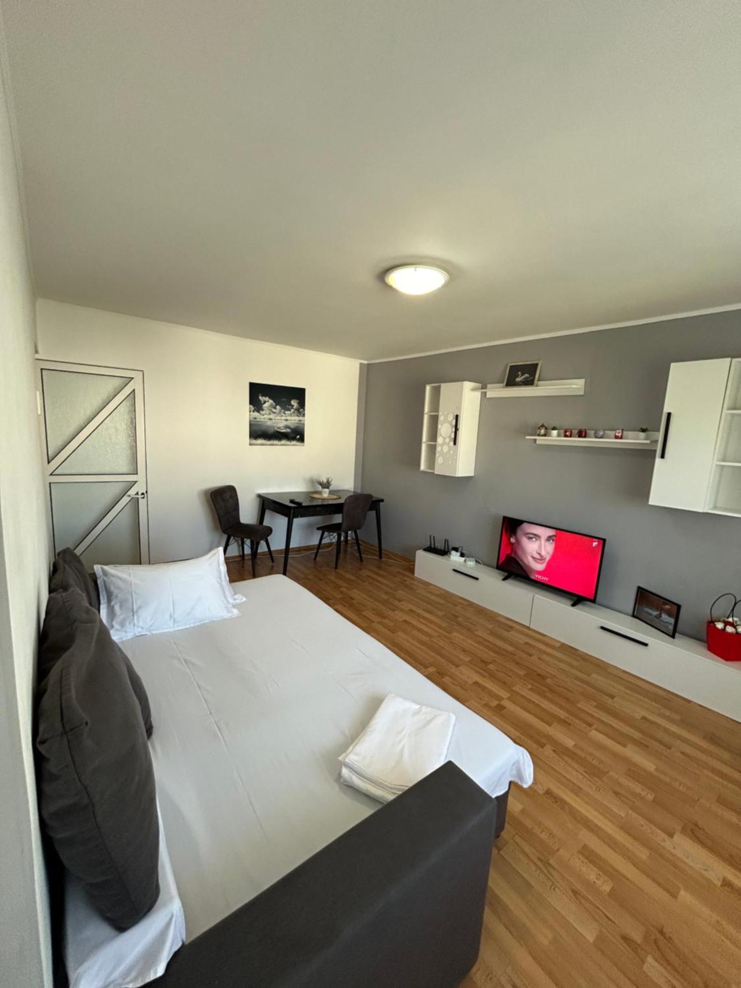 Sj Apartment Tulcea Esterno foto